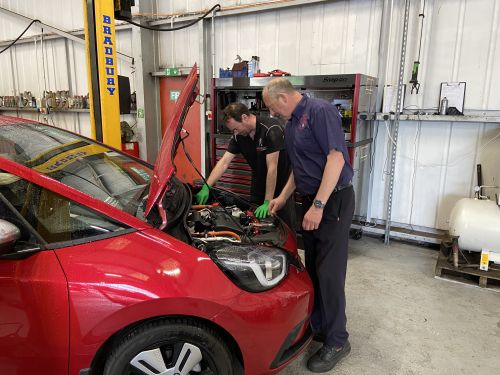 Click Here To Enlarge This Photo Of Hybrid/Electric Vehicle Technicians